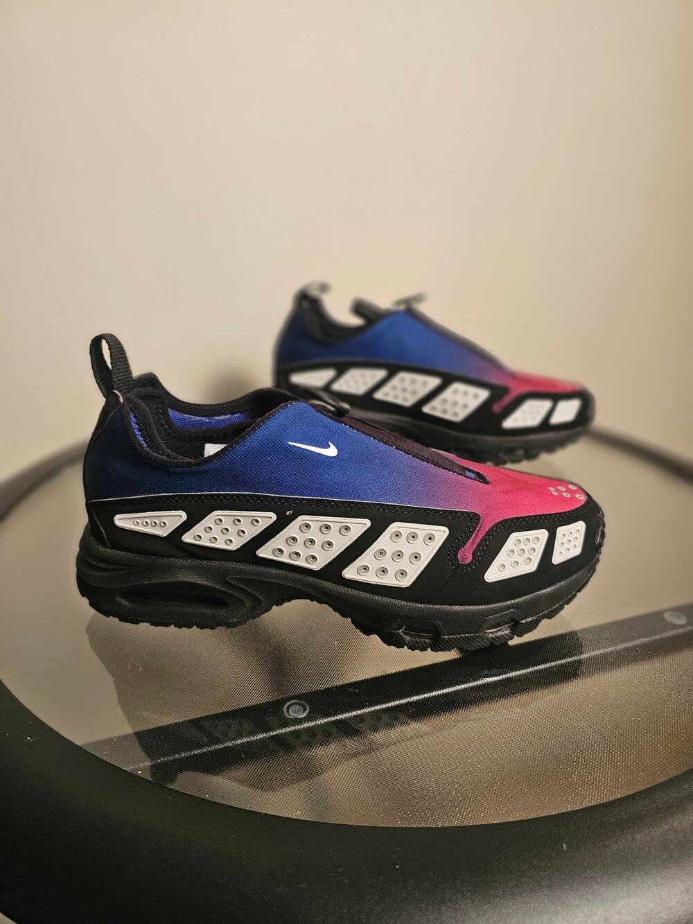 Nike HJ8080 Retro-Futuristic Nike Air Max SNDR Deep Night Color